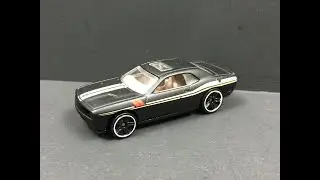 Hot Wheels Dodge Challenger 1:64
