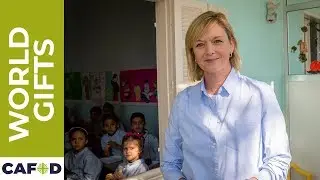 Julie Etchingham &ndash; In the school room World Gifts | CAFOD