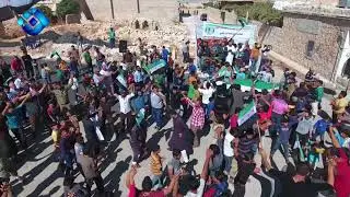 تصوير جوي لمظاهرة اورم الكبرى بريف حلب الغربي نادت باسقاط نظام الاسد
