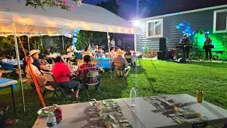 Estamos en vivo y disfrutando el festejo y agusto  on amigos