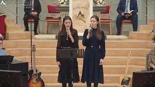 Surorile Isai -  Fiindcă atât de mult a iubit, Dumnezeu lumea!