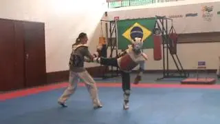 Treino da lutadora de taekwondo Nat&aacute;lia Falavigna