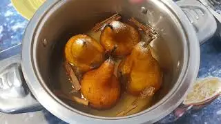 Pera cozida ao Vinho Branco ( Pere cotta al vino bianco).
