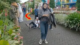 Scarecrow prank lucu banget..!!