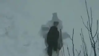 Откапывание машины из сугроба. Камчатка.