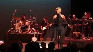 Thelma Houston performs 