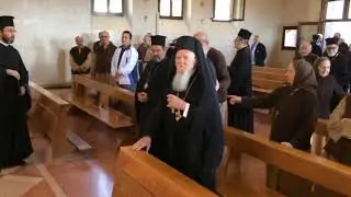 I Patriarca con i monaci e il clero