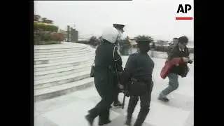 MACAU: POLICE BREAK UP FALUN GONG PROTEST