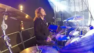Cymbal crash and blackout at the same time!!