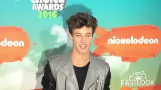 Cameron Dallas arrives at the 2016 Kid's Choice Awards