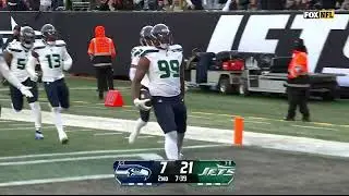 Aaron Rodgers THROWS A PICK 6 TO Leonard Williams and goes for 92 yards Seahawks vs Jets 😱