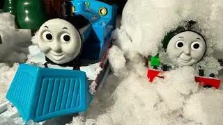 プラレールトーマス ⭐️雪かきトーマス出動！⛄️ ゆきだるまのパーシーを救え！夜の雪道 大冒険！Night Snow Adventure！