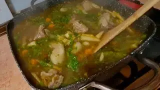 Sancocho de carne de res delicioso al estilo de La Sazón.