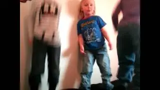 Barnen hoppar i s&auml;ngen - 6/4