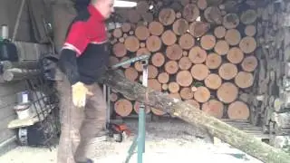 Išmanus ožys malkoms pjauti