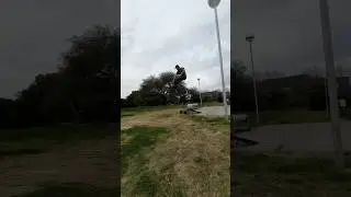 De whip #shortsvideo #bmx #bmxstreet #youtube #youtubeshorts #rider #ride #bike #follow