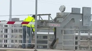 &lsquo;There&rsquo;s a lot of moving parts inside of a bridge&rsquo;: Green Bay Public Works explains issue with downt