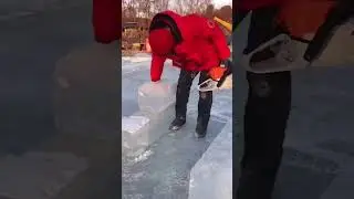 Cutting ice cubes #survival #realsnow #survivalbuilds #winterchallenge #handmade