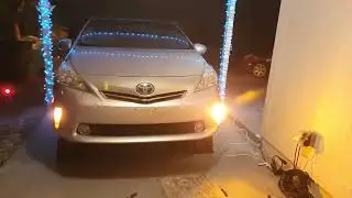 TOYOTA PRIUS V - led blinkers upgrade - oxilam resistors built in test vs old halogen bulb