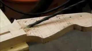 BBG-V003 Fabrication d'une guitare électrique - Début du manche