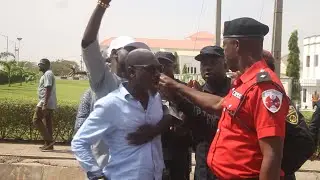 Tough Fight Broke Out As EFCC Clash With CSOs Protesting For The Removal Of DG, BPP Over Corruption 