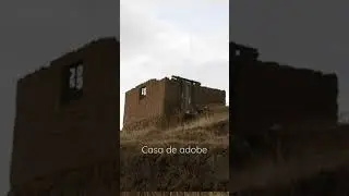 Ruinas de una casa de adobe en Huitzizilapan
