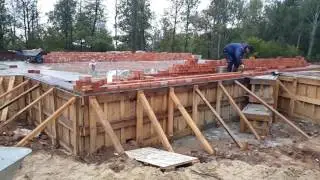 23.09.2016 Приехали каменщики, начинаем кладку!