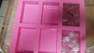MELT & POUR VALENTINES CONFETTI SPRINKLE SOAP