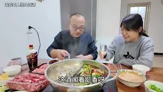 两岁多儿子请客吃饭，全家一起去买火锅食材，在家美美吃喝一顿#幸福一家人 #火锅 #李兴发 #白酒