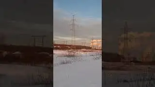 бросил велик в сугроб и несу заказ пешком .