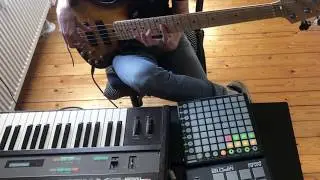 Beatmaking and Soloing with Yamaha DX7 / Ableton Live / bass guitar