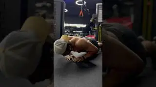 Want to build a fuller chest without any equipment? Don&rsquo;t sleep on diamond push-ups #konfidencefit