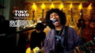 Live Music in Bali: MODJORIDO at Tiny Toko 13| Musical Magic of Canggu Guitar|Live Music Experience.