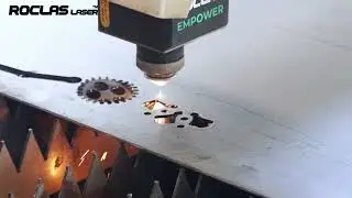 Fiber laser cutting machine cutting a box.#mentalcut #metal #fiber #lasercut #laser #fiberlaser