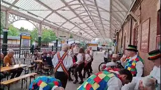 Black Gate Morris Dancers at Left Luggage 28 May 25 iii
