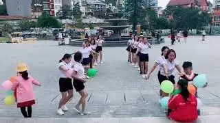 Trò chơi kẹp bóng vui nhộn