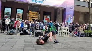 信義街頭藝人 －阿崴 表演項目 軟骨功