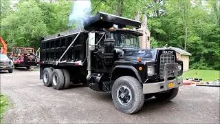 1985 Mack RD686S Dump Truck For Sale at Auction
