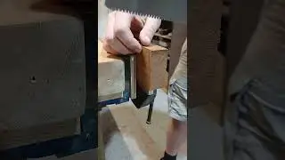 sawing tip! #woodworking #pullsaw #japanese #technique #tips #tipsandtricks #fyp #DIY #wood #saw