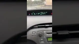 Toyota Prius 2010 года выпуска с пробитой прокладкой головки блока цилиндров