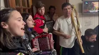 Lindo momento que a Sofia Almeida preparou para a sua avó que adorou a surpresa 2/3/25 🪗🇵🇹🌏