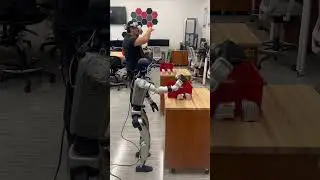 Training our Humanoid basic skills in manufacturing using a VR headset