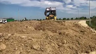 Using the power of a dump truck to dump soil for Abul to clear Bulldozers in dump truck 