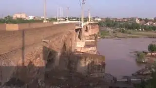 Vsitingi Dezfoul old bridge on Dez river