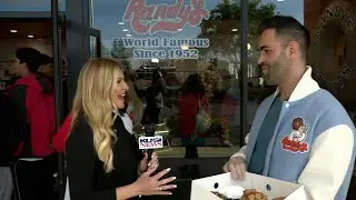 Randy's Donuts opens in San Diego