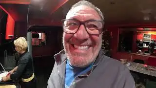 COLINDATORI LA OALA CU SARMALE