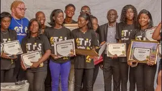 REMISE DE BREVETS AUX &Eacute;TUDIANTS DE TF SCHOOL...