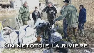 On ramasse 2700 kg de dechets dans une rivière