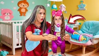 LAYRA VIROU UMA BEBÊ E A LARISSA TEVE QUE CUIDAR DELA!