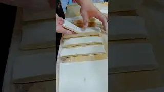 Making delicious deep-fried dough sticks
